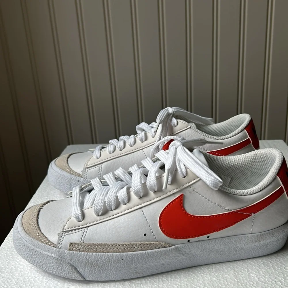 NWOT! Nike kids 2021 Blazer Low '77 (GS) lace up sneakers boys size 4.5Y white